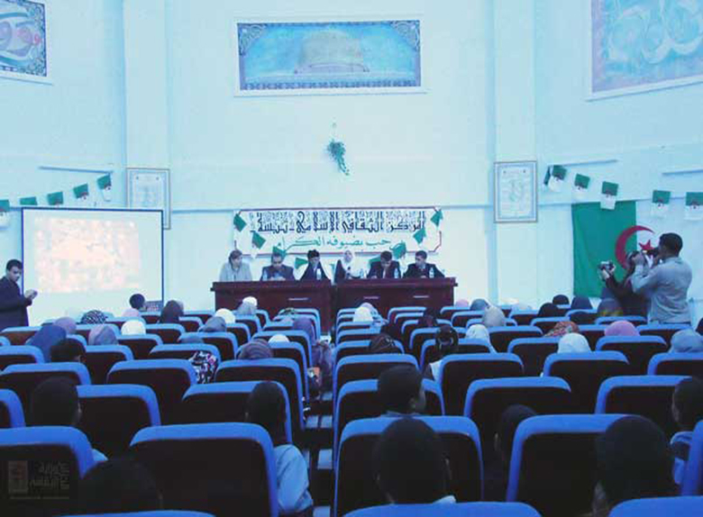 معرض بالمركز الثقافي الاسلامي